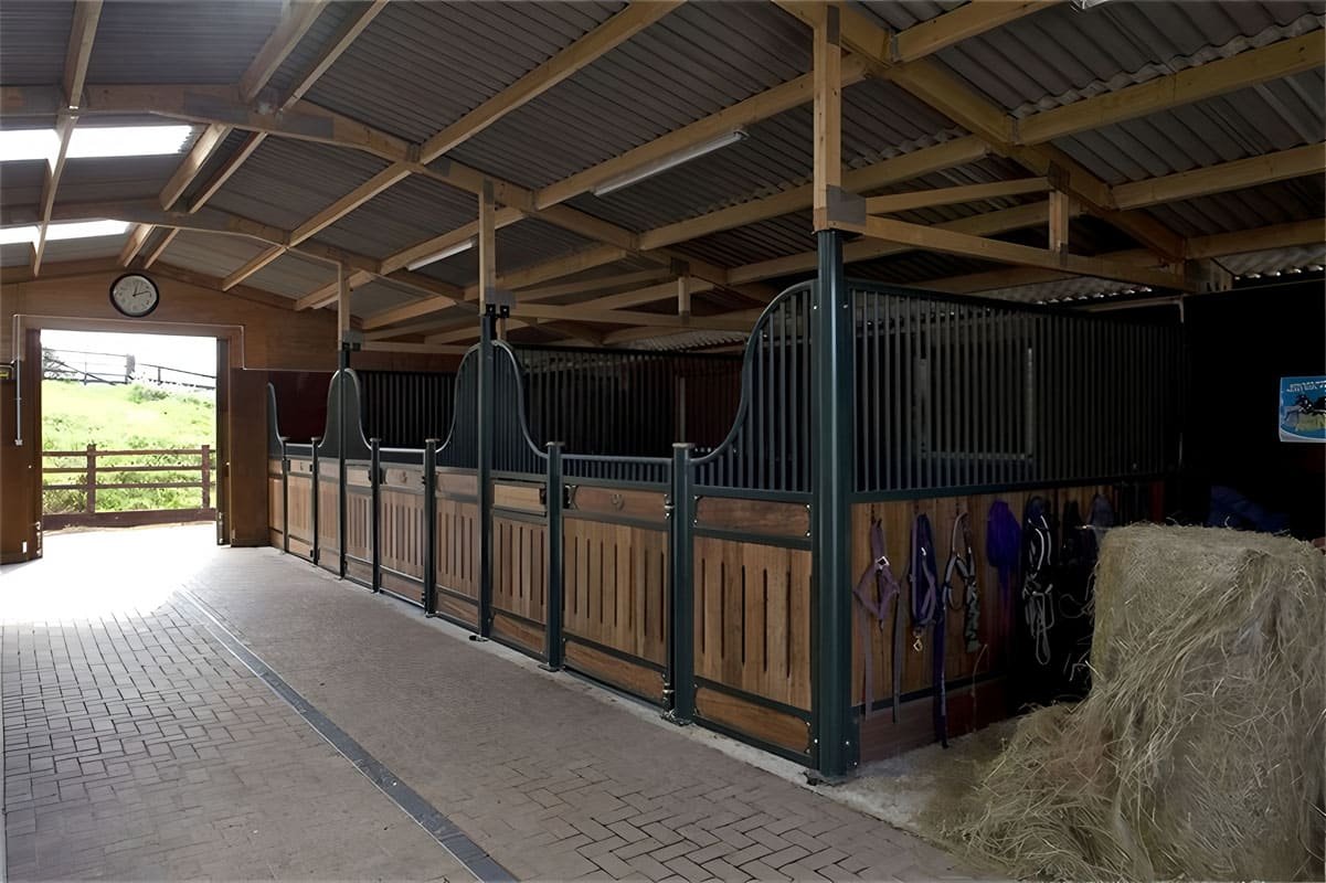 EU-style stables