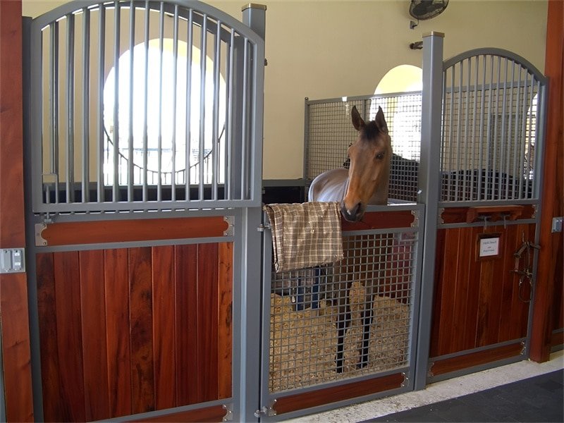 schleich stable